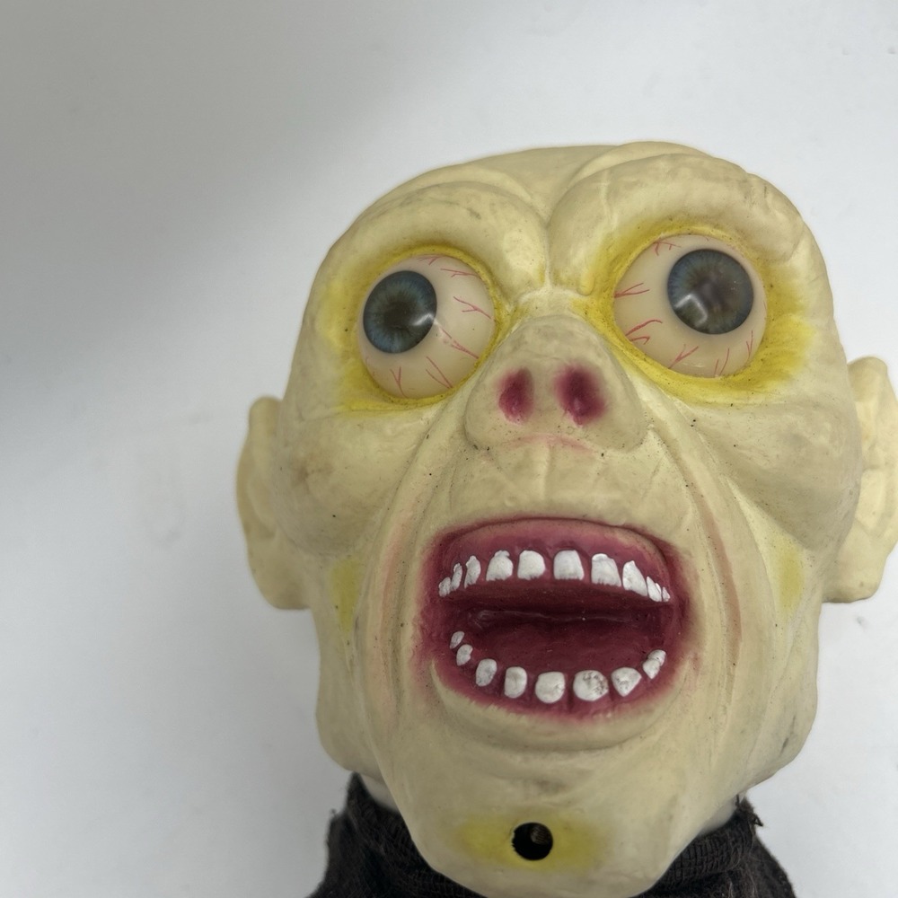 Gemmy Zombie Body Bag with‎ Bulging Eyes 21"  Halloween Scary does not work